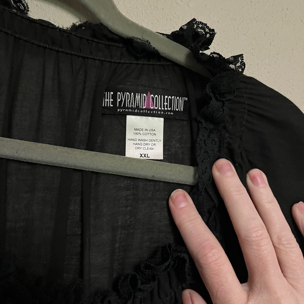 Elaborately detailed pirate/gothic flowing sleeve black peasant dress. - Picture 4 of 11